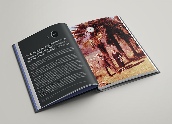 Ansicht Jubiläumsband (aufgeklapptes Buch)